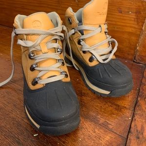 Selling kids timberland winter boots